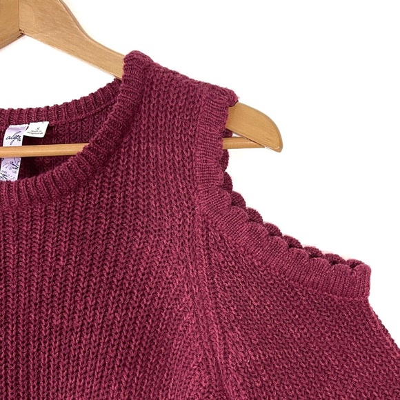 Alya Women’s Size Small Red Burgundy Rorie Scallop Cold Shoulder Sweater Top - Picture 6 of 12